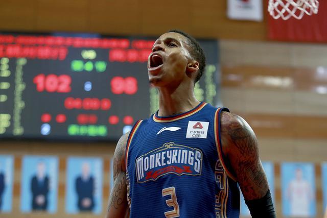 杨鸣谈新老交替：人才引进方面不如发达地区